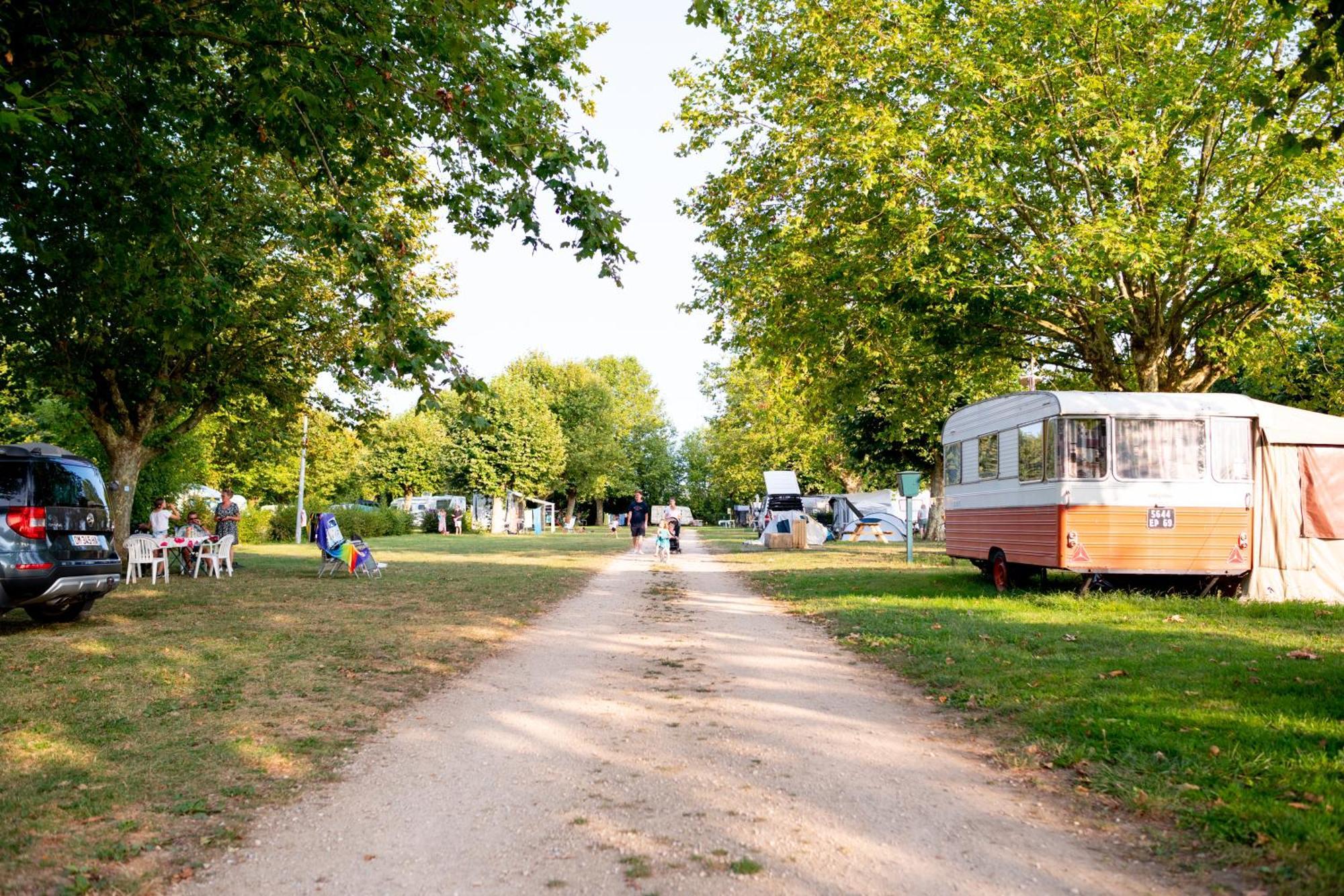 De *** Campingplatz Thoissey